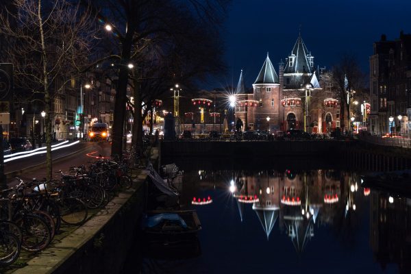 Amsterdam Waag Nieuwmarkt 2021 avondklok corona
